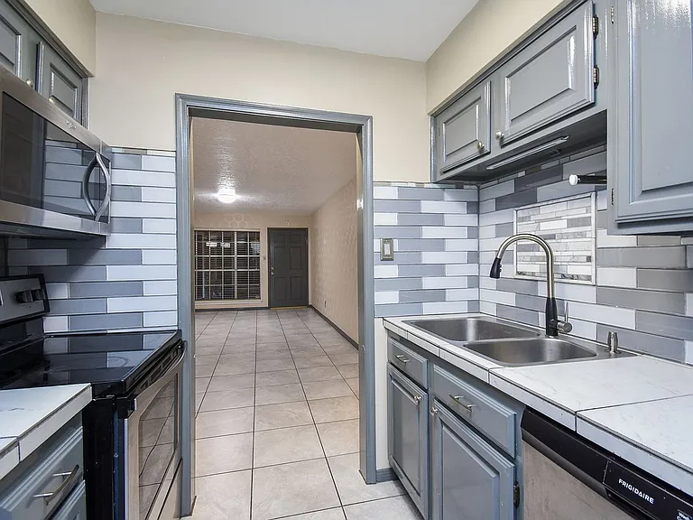 2507 Montrose Blvd #22 — Photo 17
