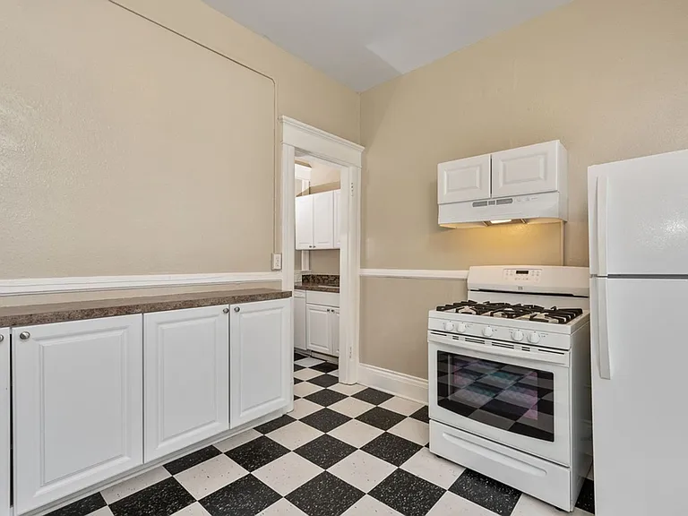Grandview Apartments — Photo 21