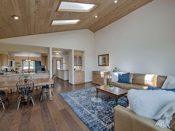 4th image of 102 Thimbleberry Way