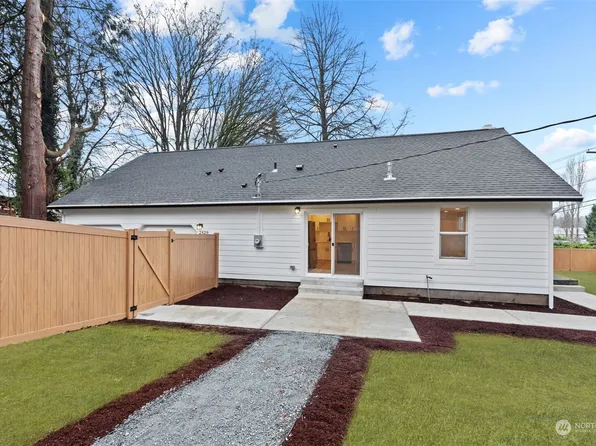 2429 S 208th Street, SeaTac, WA 98198