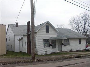 1st image of 840 W Pershing St