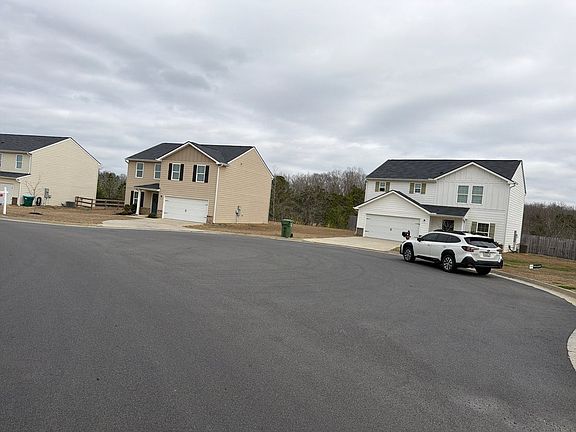 4th image of 39 Oxford Ln