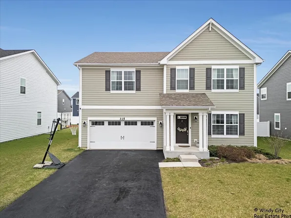 315 Garden Dr, Elgin, IL 60124