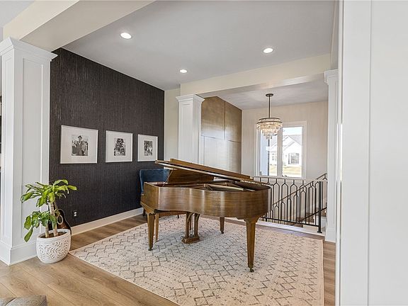 4th image of 2914 NE Brentwood Cir