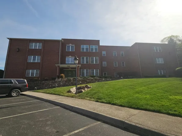 3060 McVitty Forest Dr APT 211, Roanoke, VA 24018