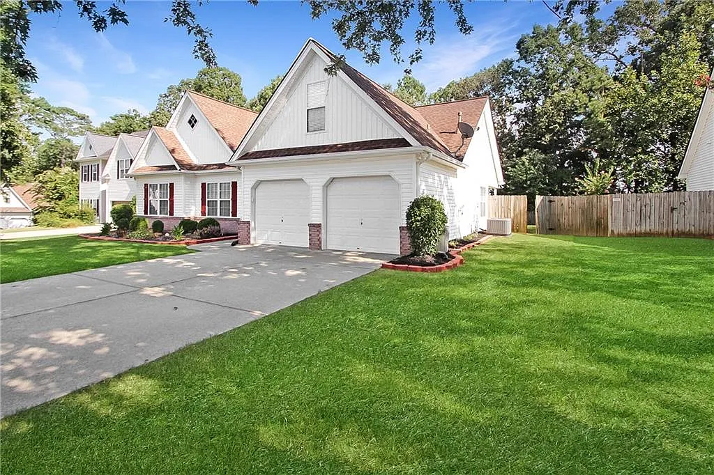 4 bed, 2.0 bath, 1770 sqft, $2,550 — Photo 2
