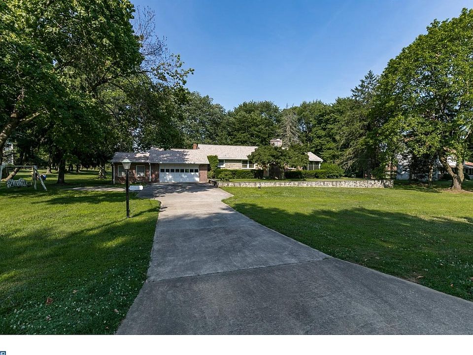 1st image of 1550 Colonial Dr