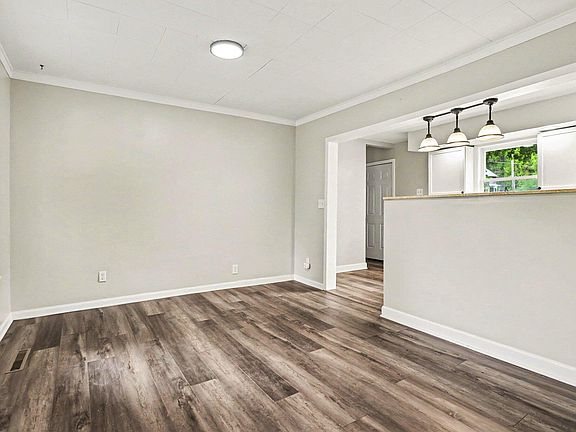 5th image of 189 Banks St