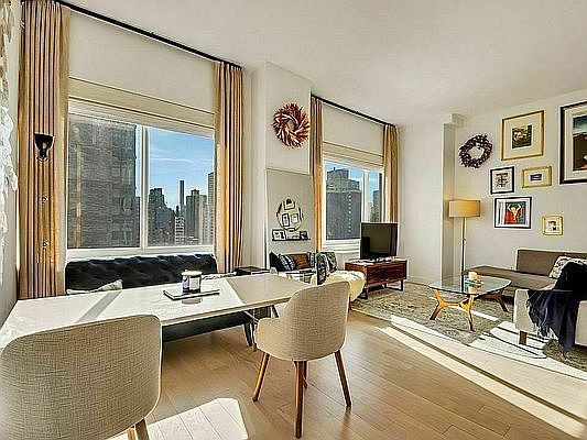 2nd image of 320 W 39th St #15C