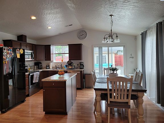 3rd image of 517 S Owen Ave