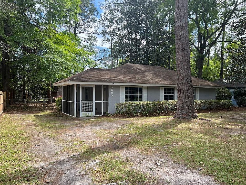 1st image of 705 Formosa Dr