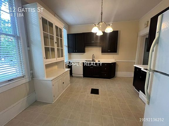 5th image of 612 Gattis St