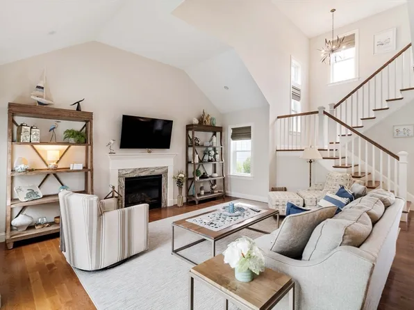 23 Cottage Ln, Mashpee, MA 02649