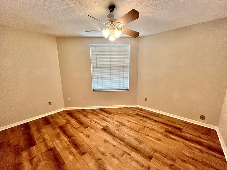 3970 Lancashire Ln — Photo 15