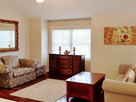 4th image of 2323 Yorkshire Dr
