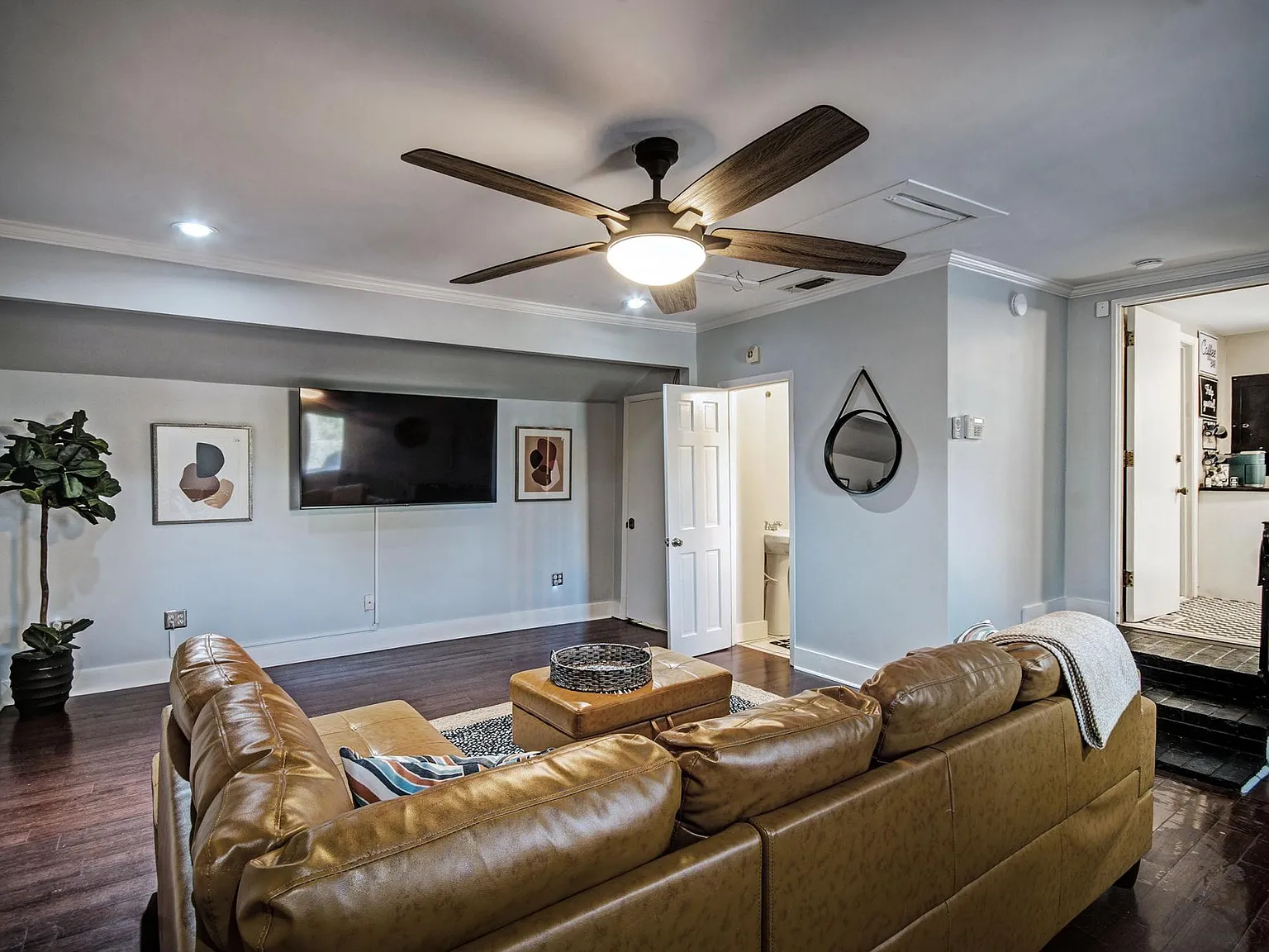 4 bed, 2.5 bath, 2480 sqft, $6,000 — Photo 4