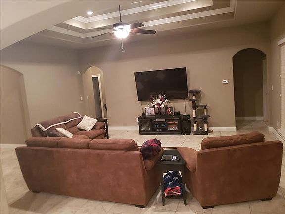 4th image of 6840 Woodridge Dr