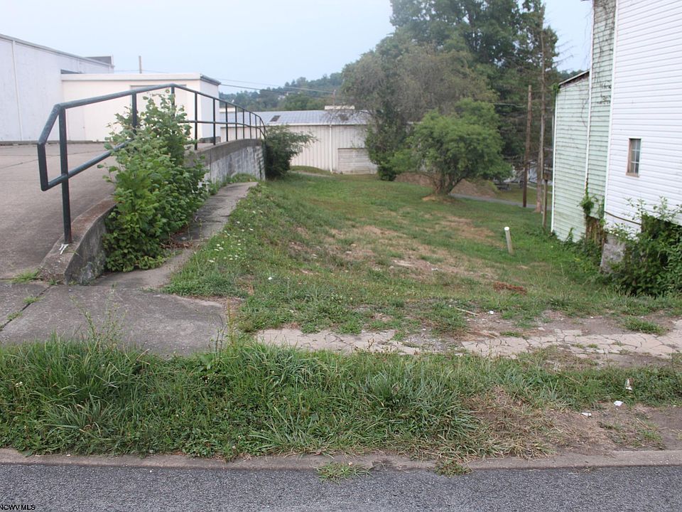 2nd image of 608 Gaston Ave