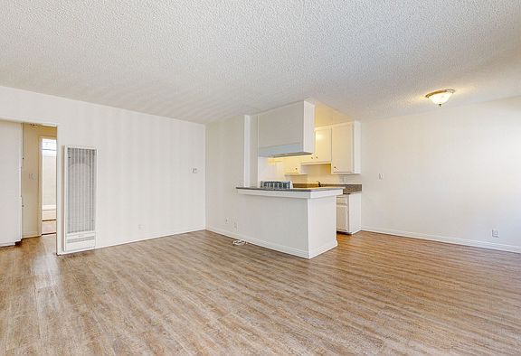 4th image of 1528 S Bundy Dr APT 4