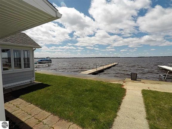 4th image of 1037 E Lake Mitchell Dr