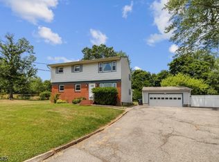 5 Youngs Dr, Flemington, NJ 08822