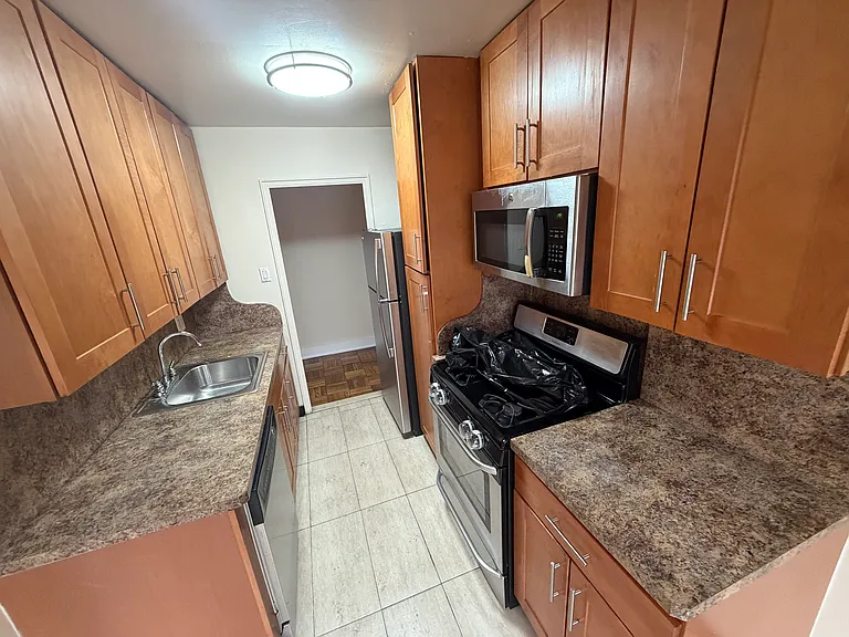 71st Cres — Photo 1