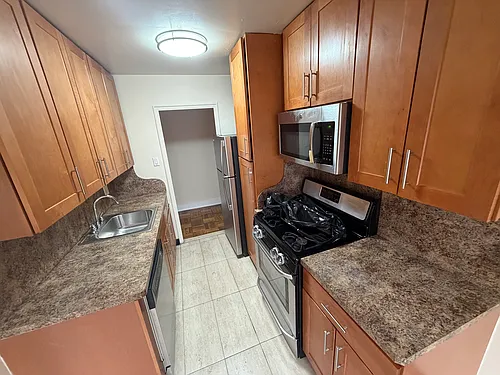 71st Cres Photo 1
