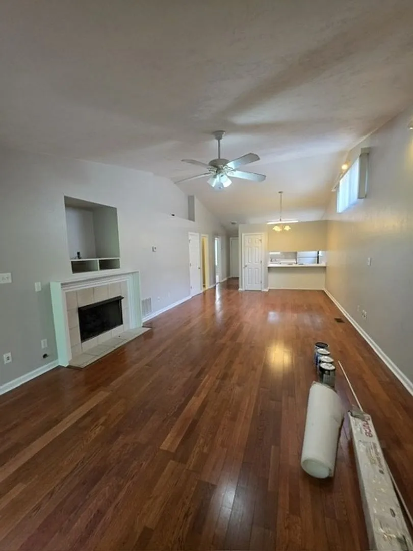 Charming 2BR Townhome in Tallahassee — Photo 3