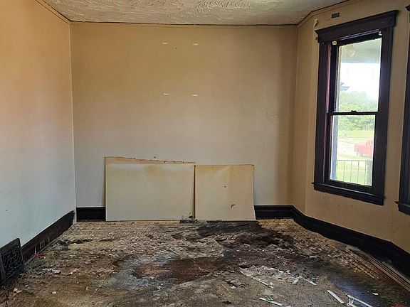 5th image of 3011 Crane St