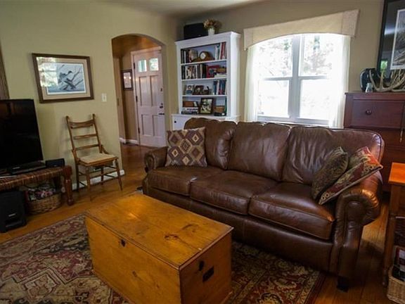 4th image of 138 Crestmont Ln