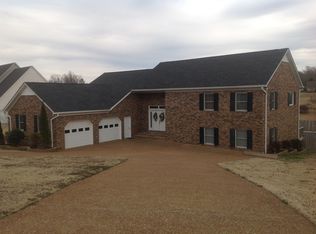 415 Lakeshore Dr, Lexington, TN 38351