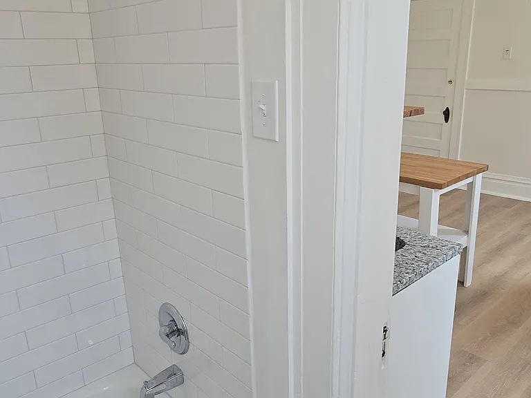 218B N Jackson St #B — Photo 12