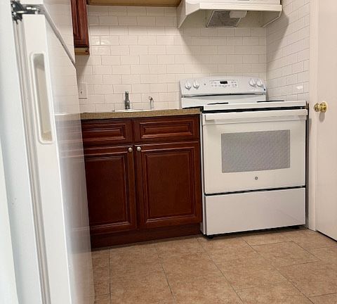 4th image of 340 Highland Ave #2