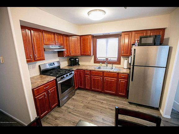 5th image of 39 Fern Ave Floor 1
