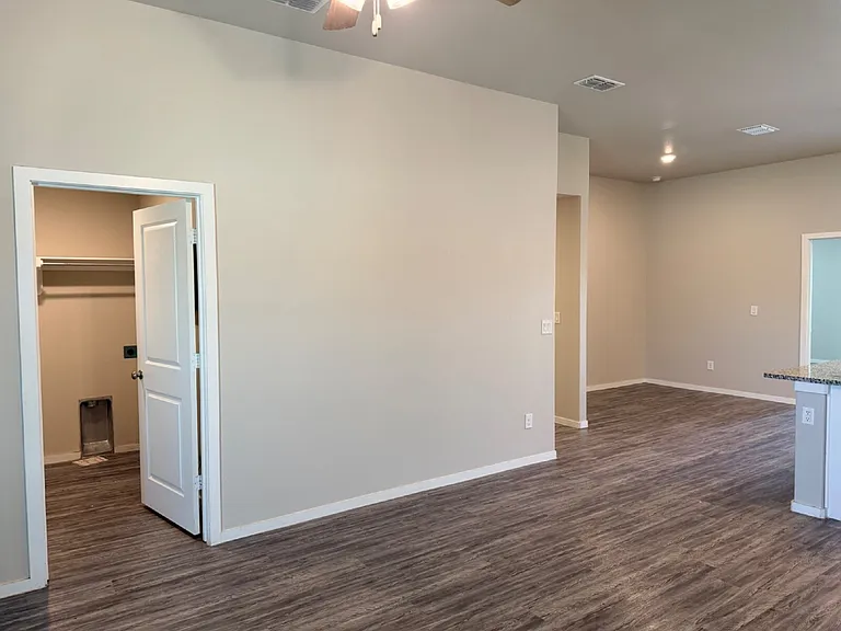 2120 N Texas Ave — Photo 5