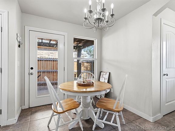 5th image of 1005 Stone Creek Dr