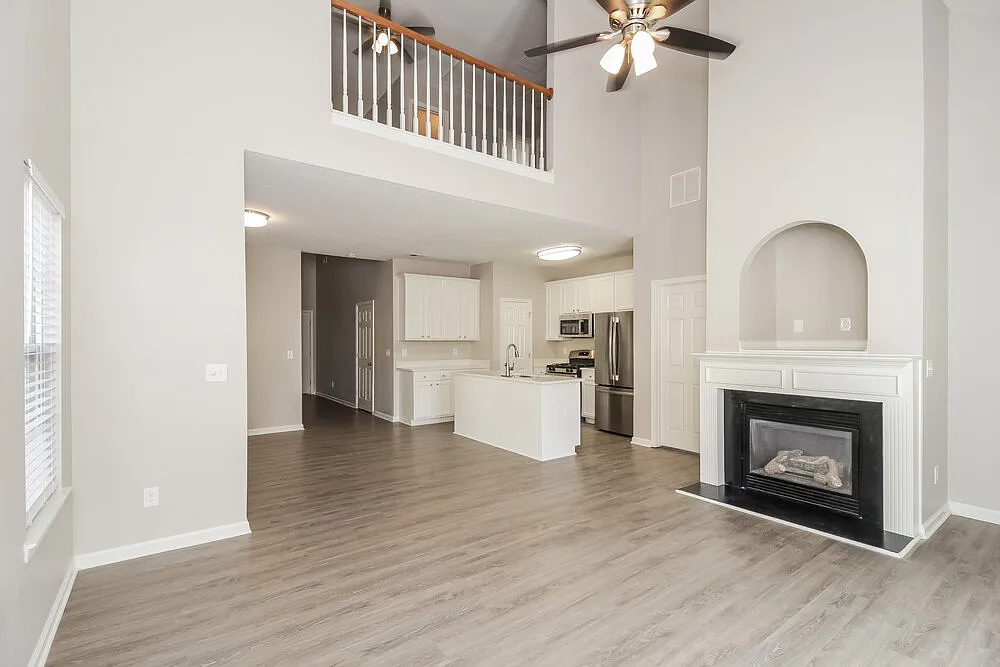 3 bed, 2.5 bath, 1566 sqft, $2,000 — Photo 4