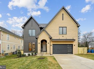 6707 Hallwood Ave, Falls Church, VA 22046