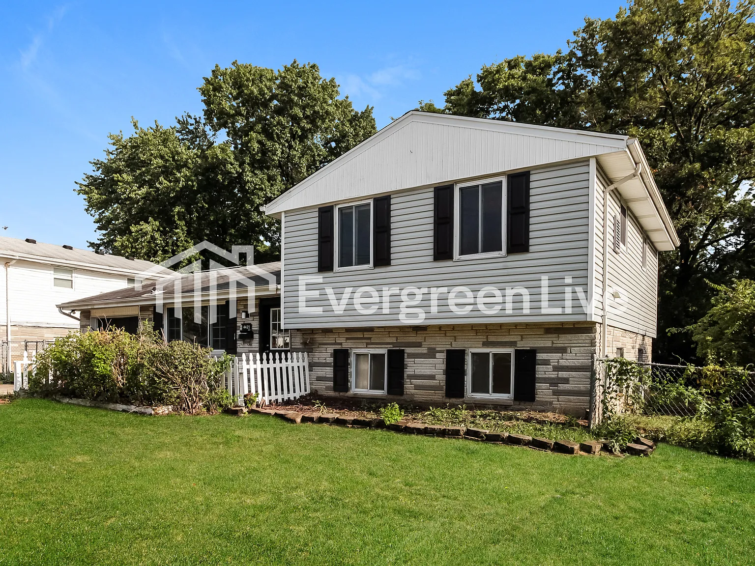3 bed, 2.5 bath, 1472 sqft, $1,895 — Photo 2