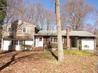 18 Howard St, Wading River, NY 11792