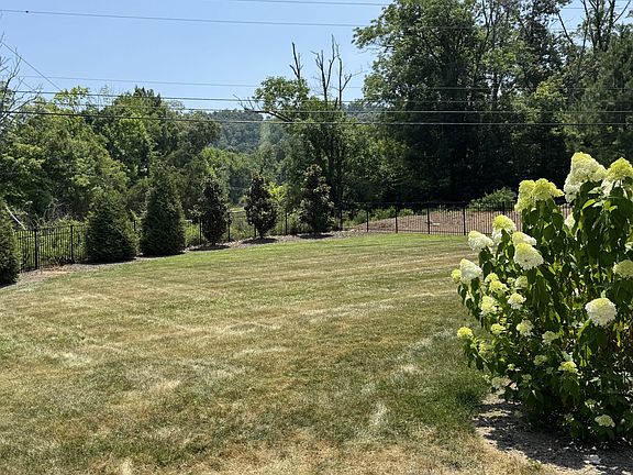 5th image of 9374 Calder Cir