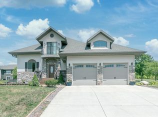 537 Meadowlark Ln, Portage, WI 53901