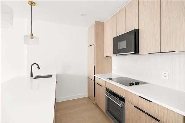 Rented by SERHANT. | media 5