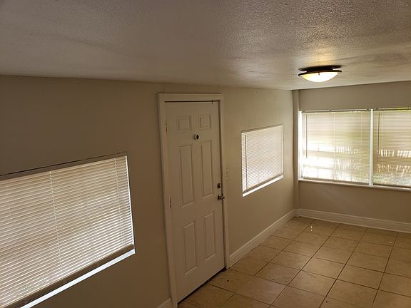 4th image of 1320 Cloverlawn Ave