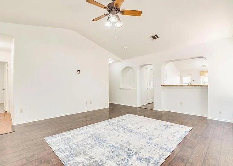 158 Hogan — Photo 5