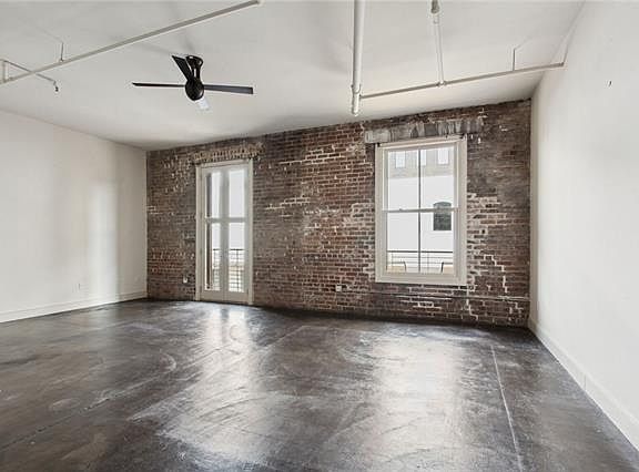 4th image of 900 S Peters St #2