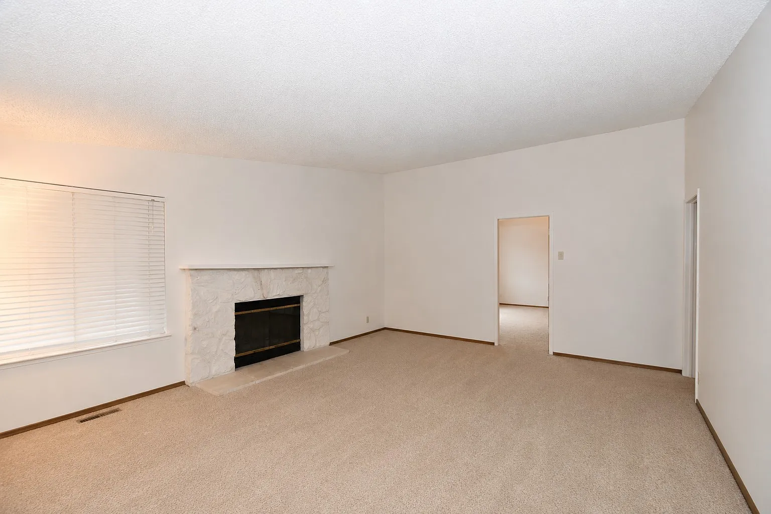 3 bed, 1206 sqft, $2,450 — Photo 3