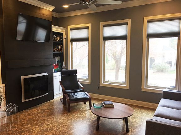 LIVING ROOM W/ LARGE WINDOWS