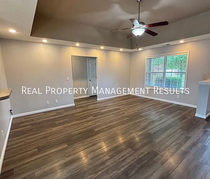 4789 Imperial Dr — Photo 3