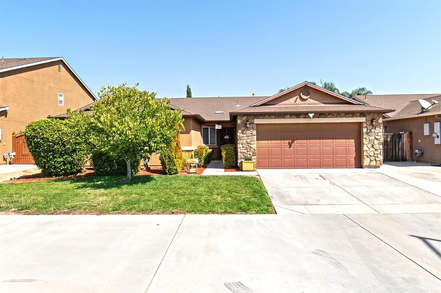 6542 W Acacia Ave photo 1